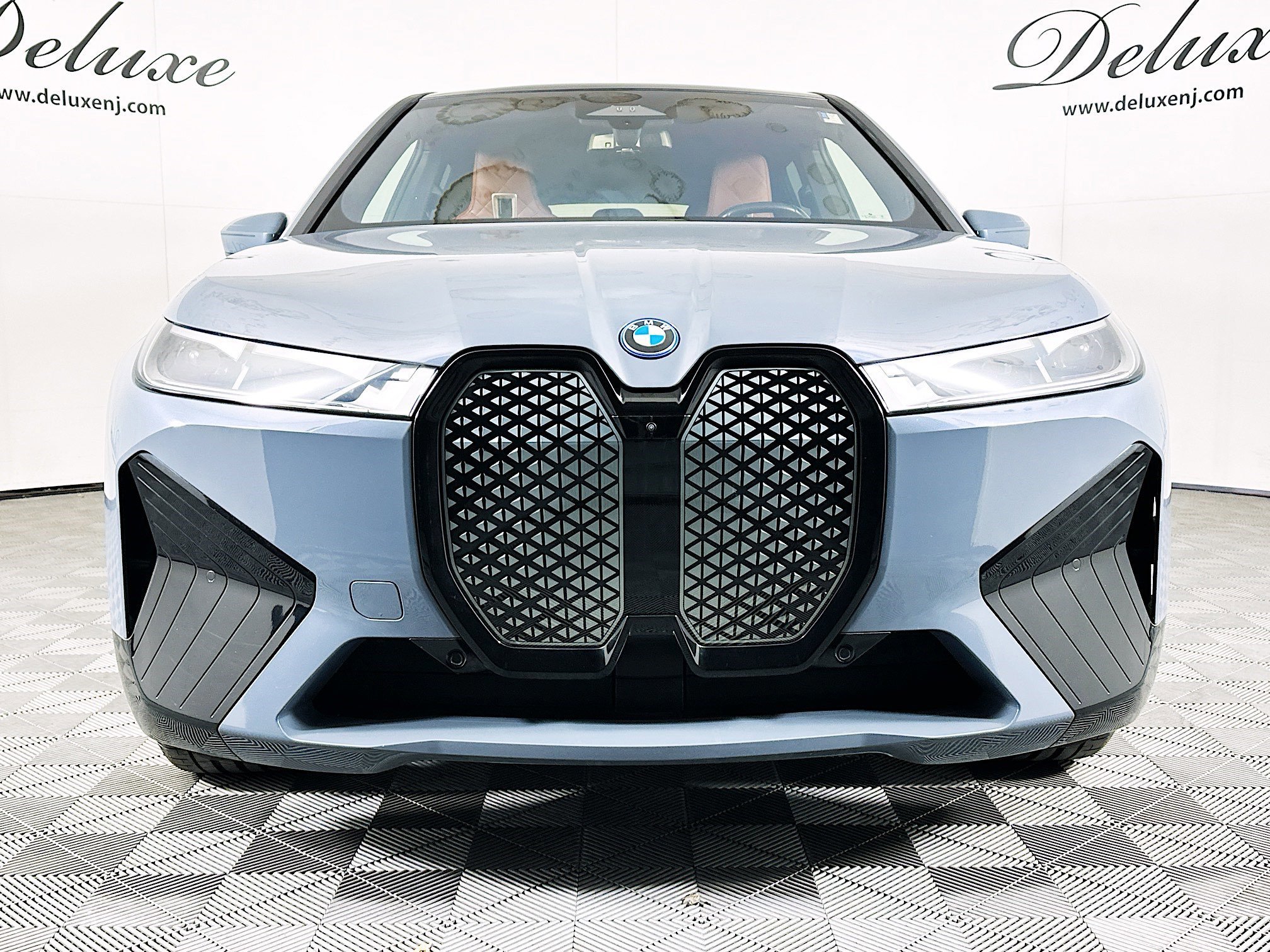 Used 2022 BMW iX xDrive50 w/ Premium Package image 2