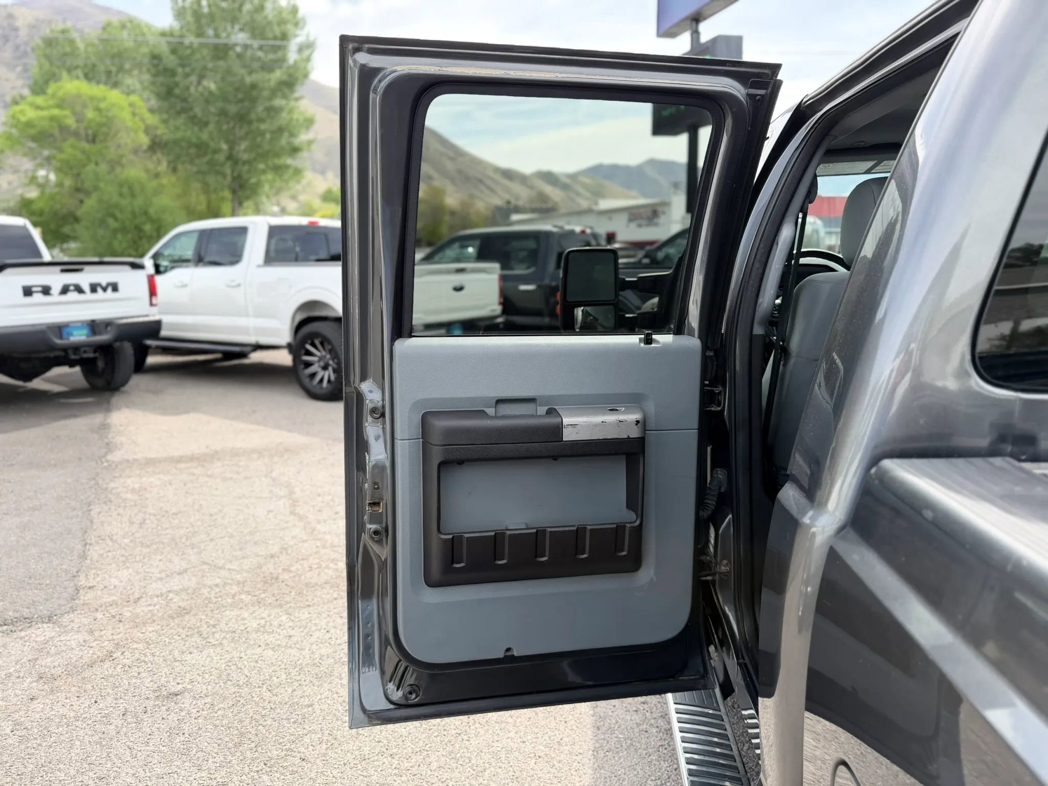 Used 2016 Ford F350 XLT w/ XLT Premium Package AWD/4WD image 24