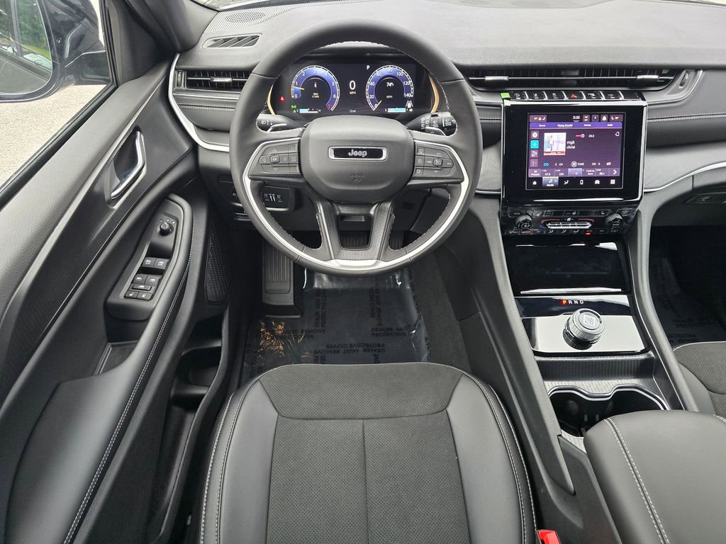 New 2025 Jeep Grand Cherokee L Altitude image 30