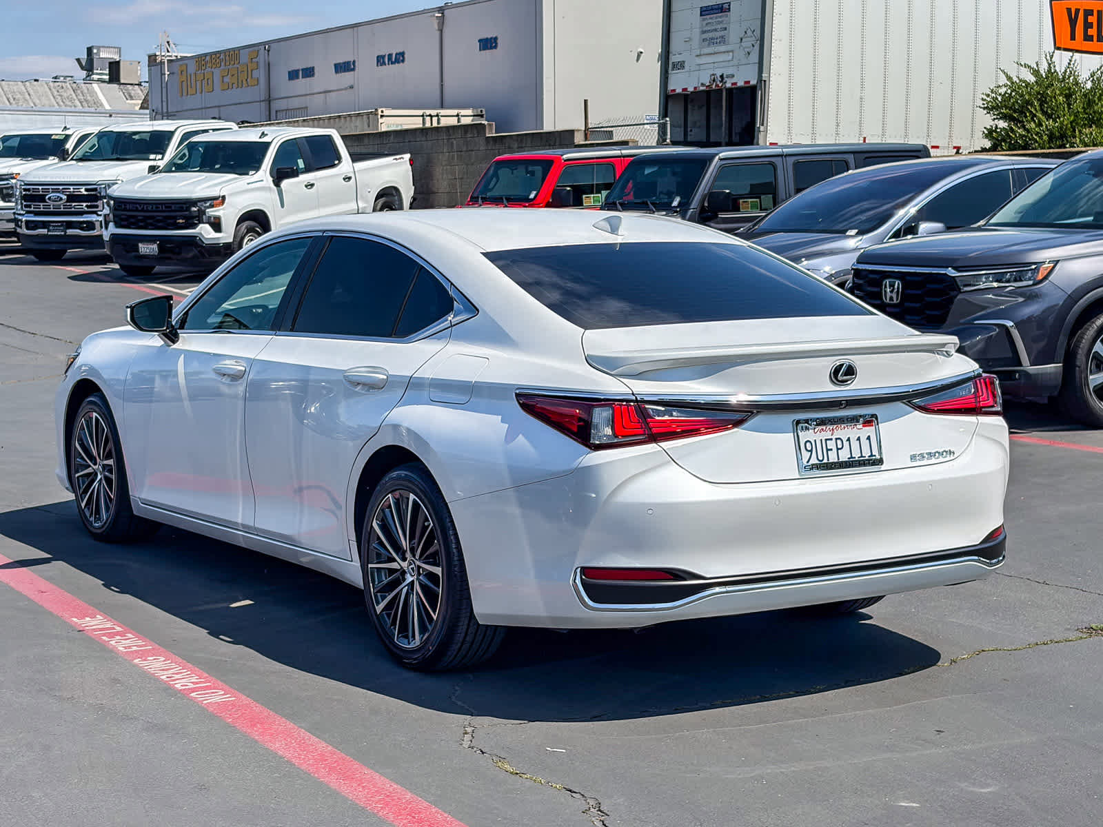 Used 2025 Lexus ES 300h w/ Premium Package FWD image 2