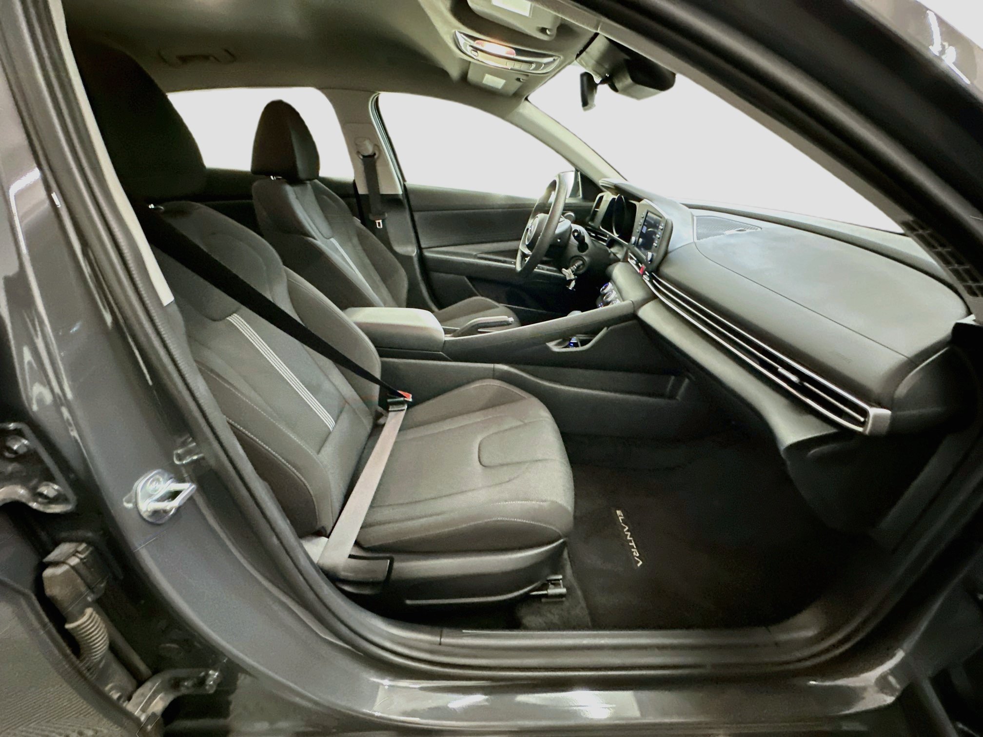Used 2023 Hyundai Elantra SE w/ Cargo Package FWD image 31