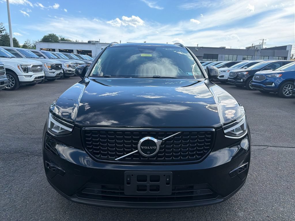 Used 2023 Volvo XC40 B5 Plus w/ Driver Assist Package AWD/4WD image 8