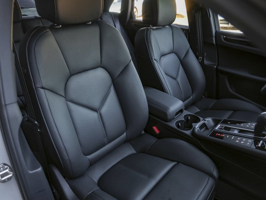 New 2025 Porsche Macan AWD/4WD image 39