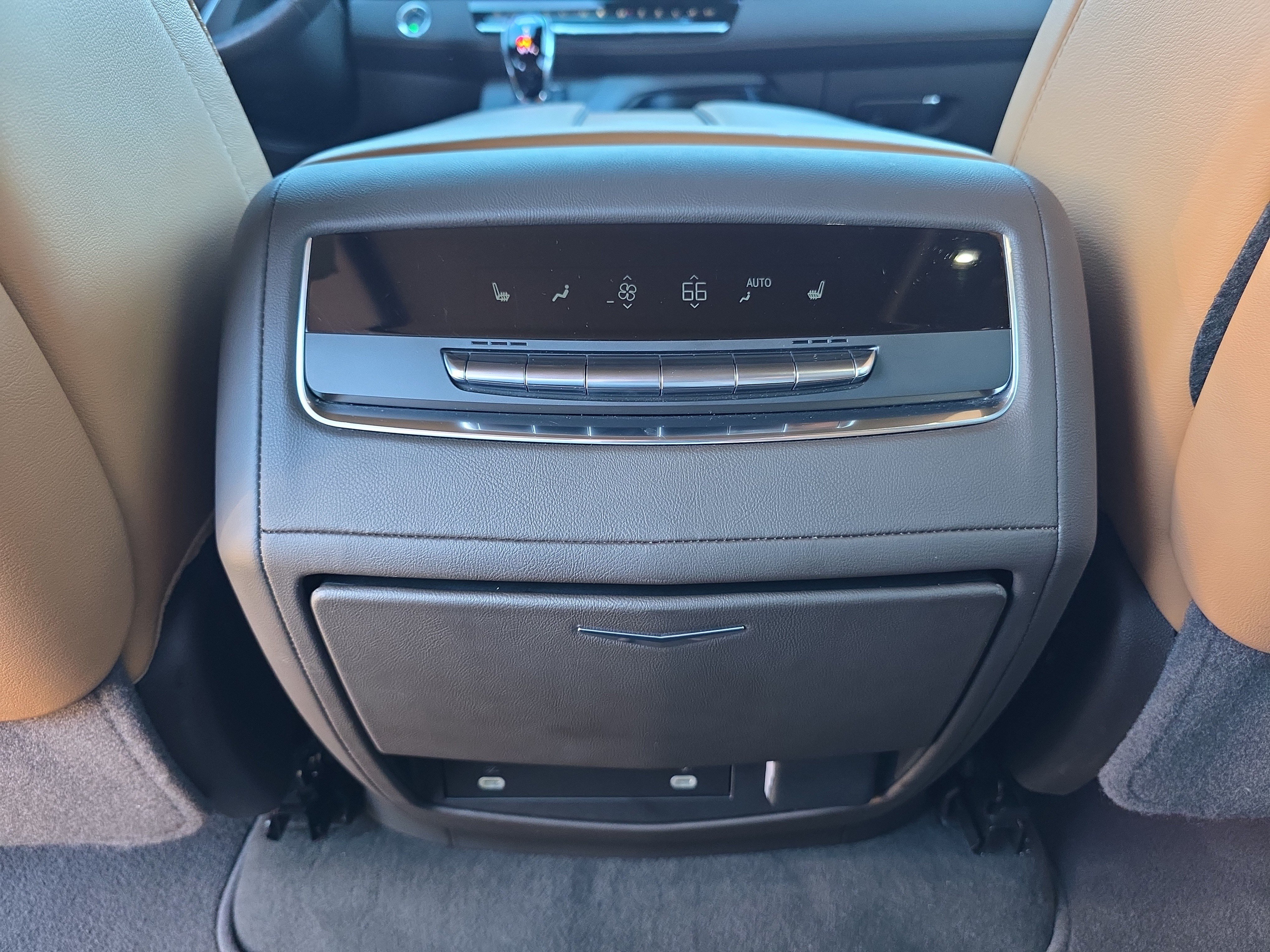 Used 2023 Cadillac Escalade Sport w/ LPO, ONYX Package AWD/4WD image 13