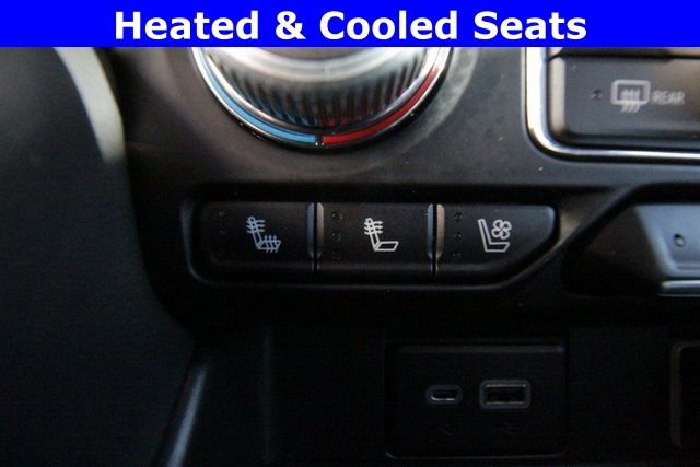 Used 2023 GMC Yukon XL AT4 w/ Technology Package image 2