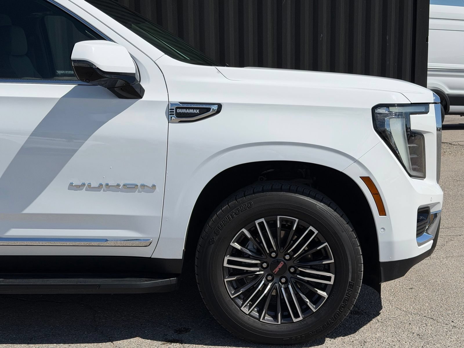 Used 2025 GMC Yukon XL Elevation AWD/4WD image 4
