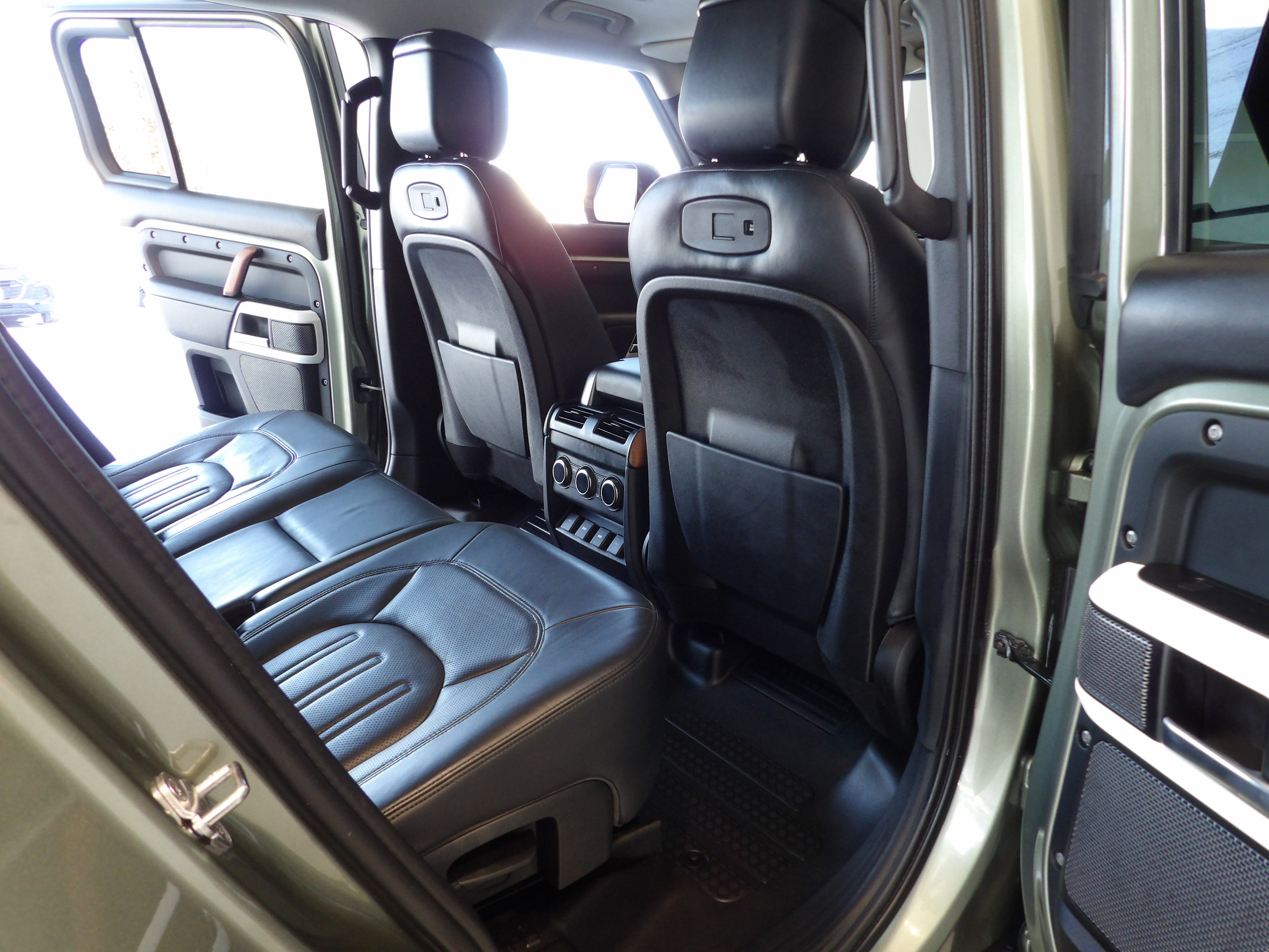 Used 2020 Land Rover Defender 110 HSE AWD/4WD image 19