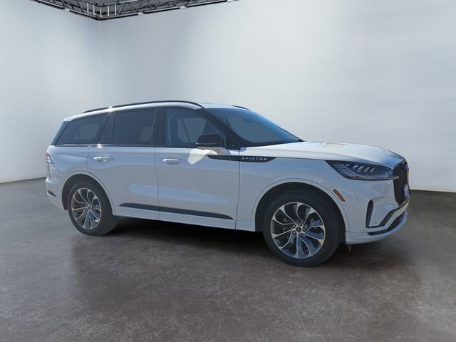 Used 2025 Lincoln Aviator AWD w/ Jet Appearance Package image 7