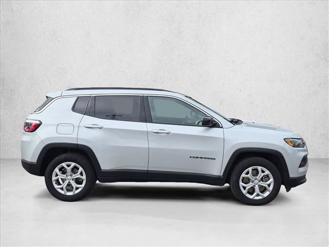 Used 2024 Jeep Compass Latitude AWD/4WD image 4