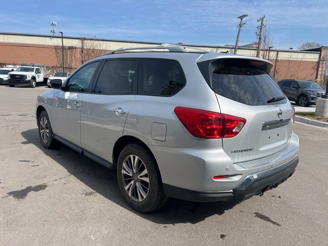 Used 2018 Nissan Pathfinder SV w/ SV Tech Package image 7