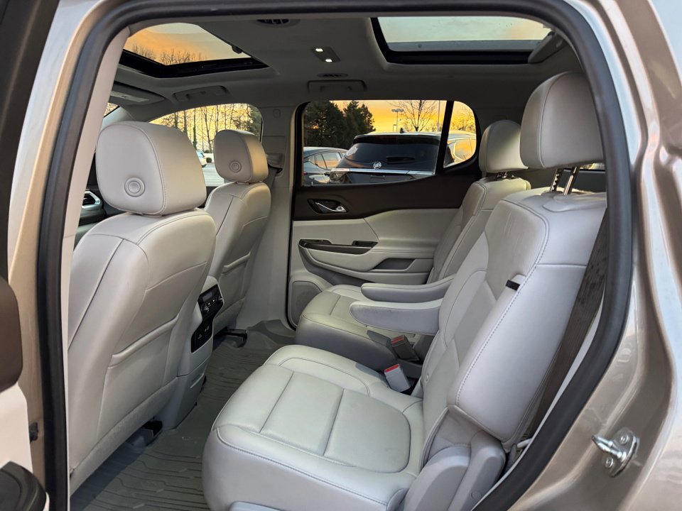 Certified 2022 GMC Acadia SLT w/ Trailering Package image 33