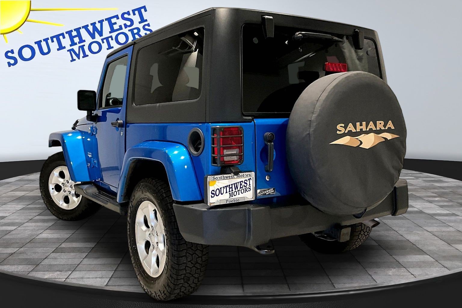 Used 2015 Jeep Wrangler Sahara w/ Connectivity Group AWD/4WD image 5