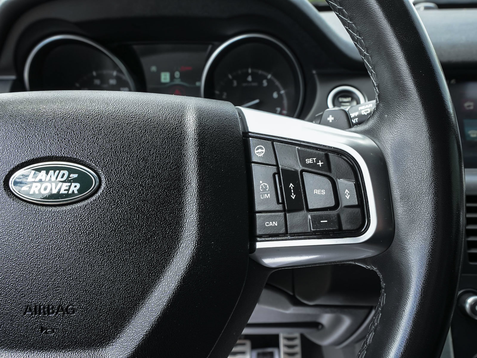 Used 2019 Land Rover Discovery Sport HSE Luxury AWD/4WD image 19