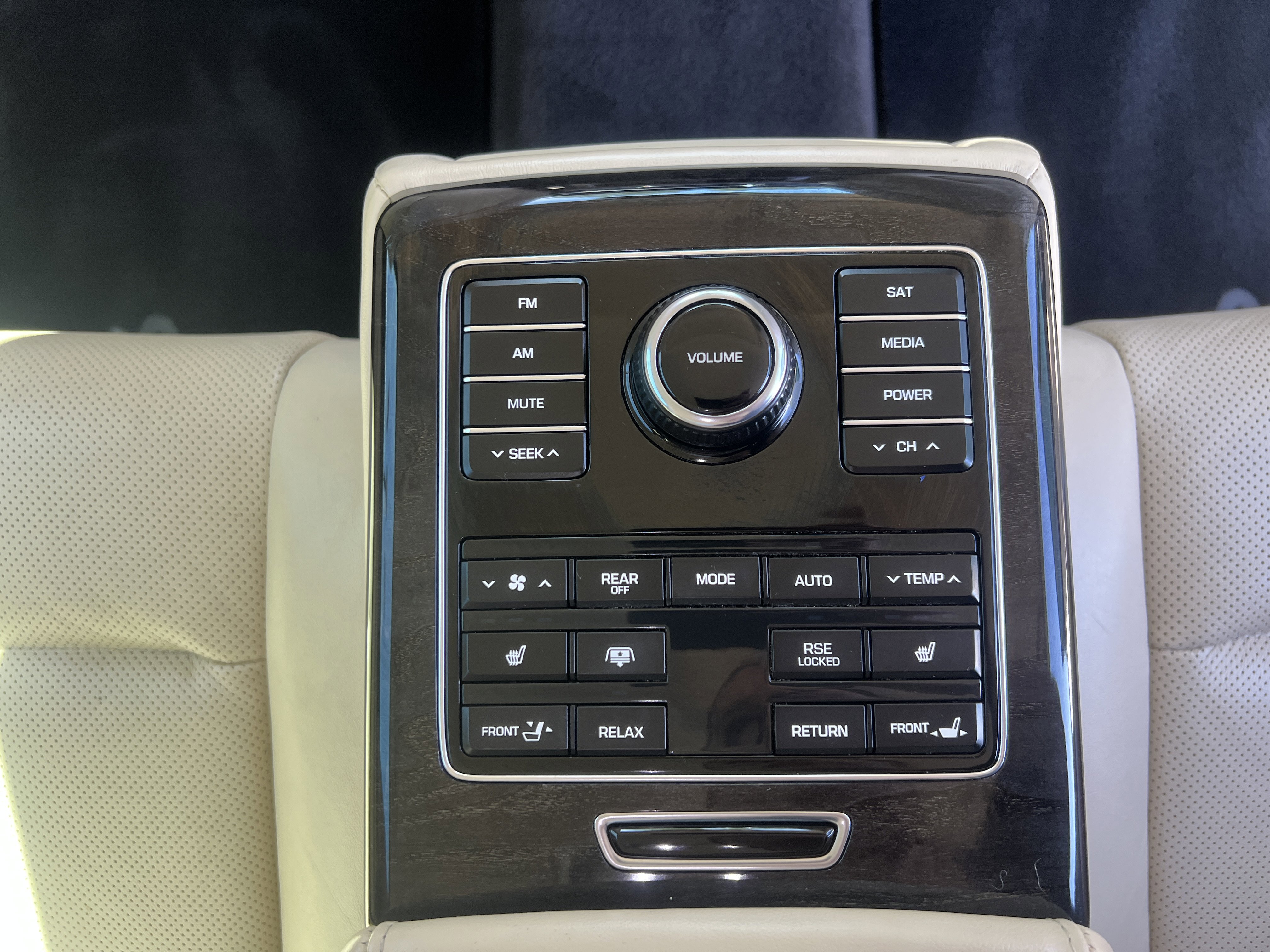 Used 2016 Hyundai Equus Signature RWD image 14