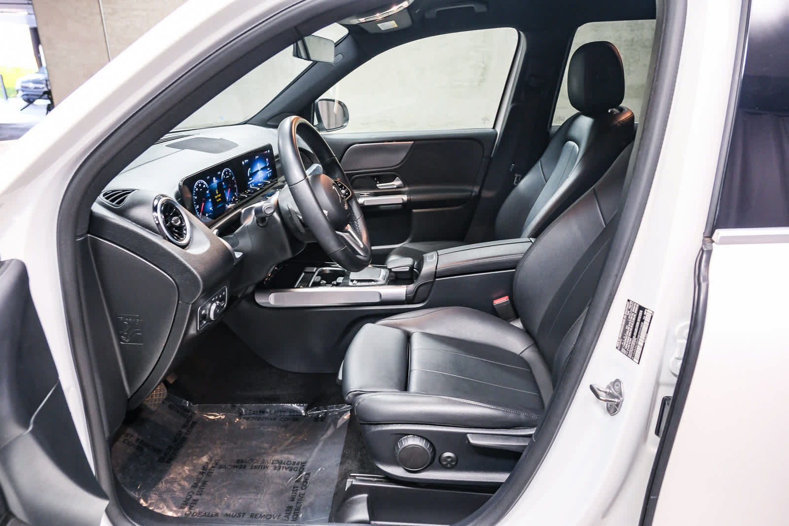 Used 2022 Mercedes-Benz GLB 250 image 24