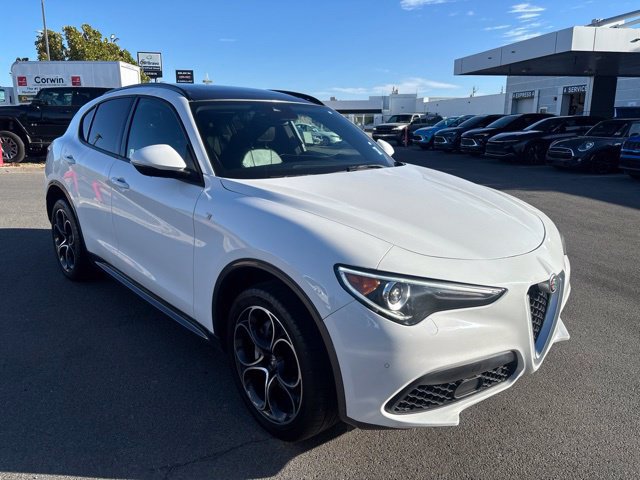Used 2022 Alfa Romeo Stelvio Ti AWD/4WD image 3