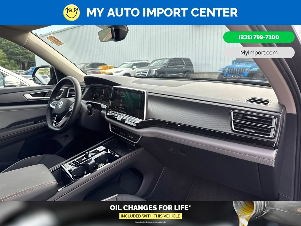 Used 2025 Volkswagen Atlas Peak Edition SE AWD/4WD image 29