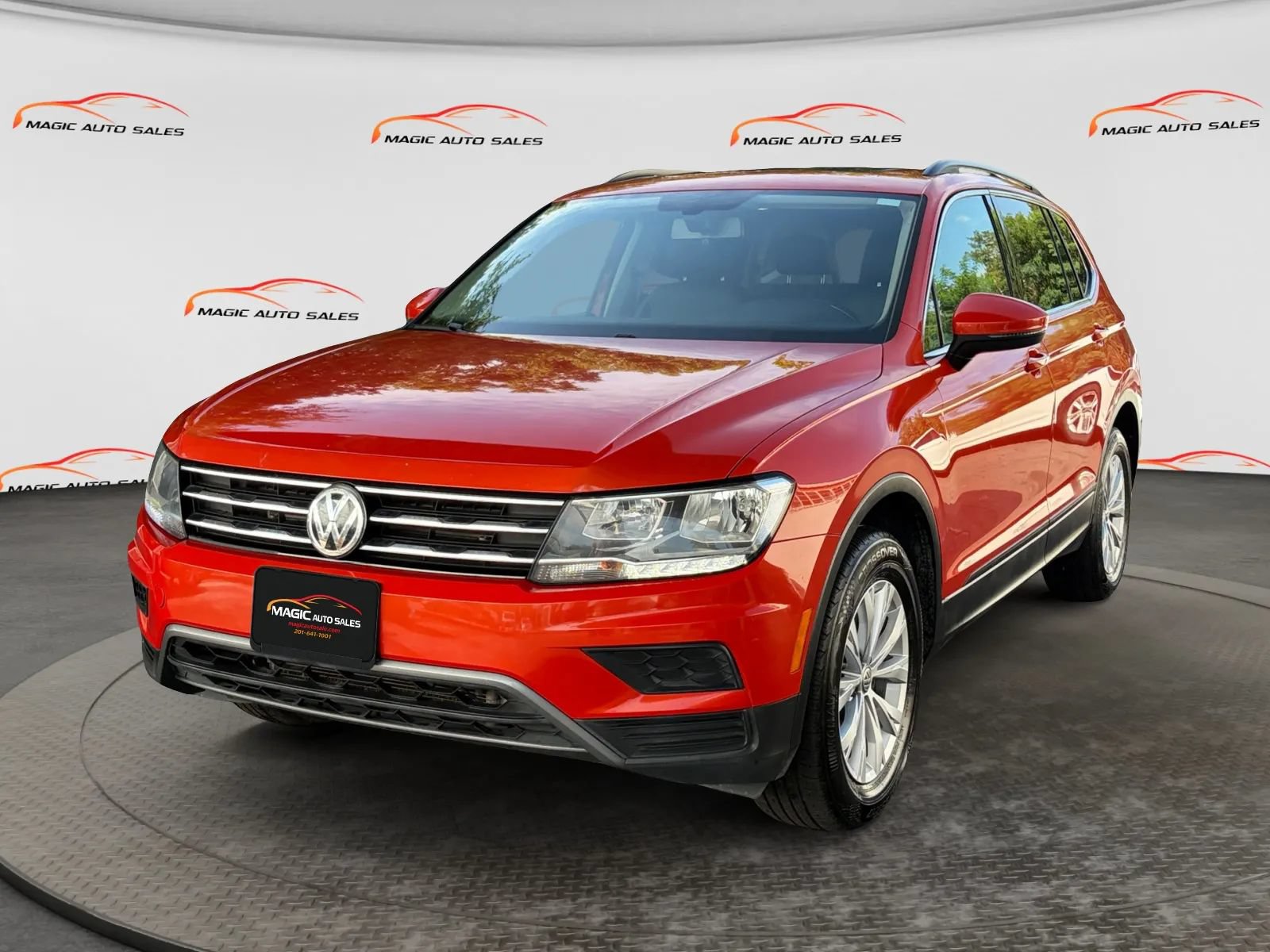 Used 2019 Volkswagen Tiguan SE w/ Panoramic Sunroof Package AWD/4WD image 1