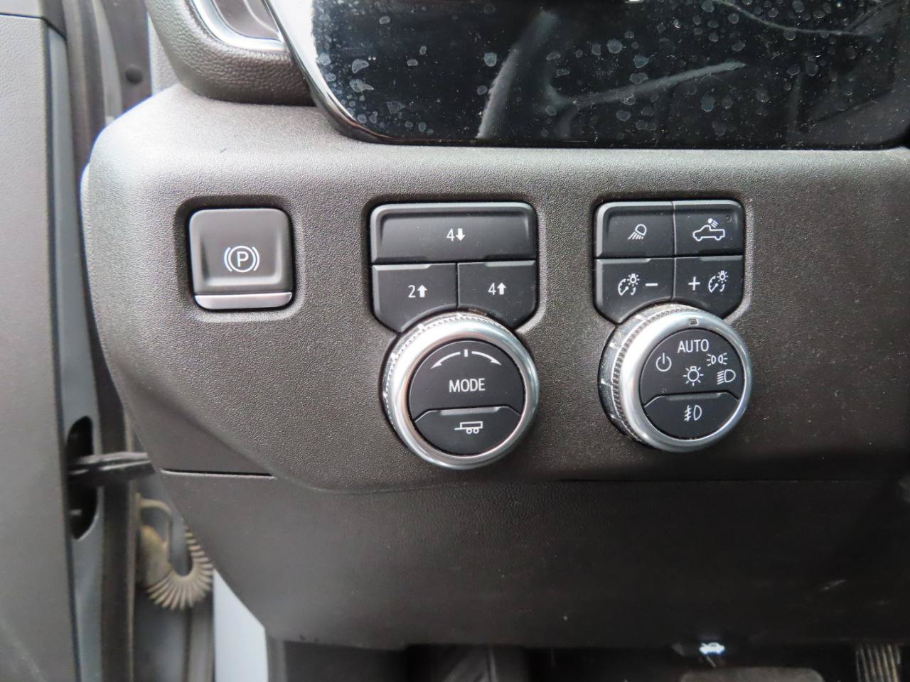 Used 2025 GMC Sierra 2500 SLE w/ SLE Value Package; AWD/4WD image 32