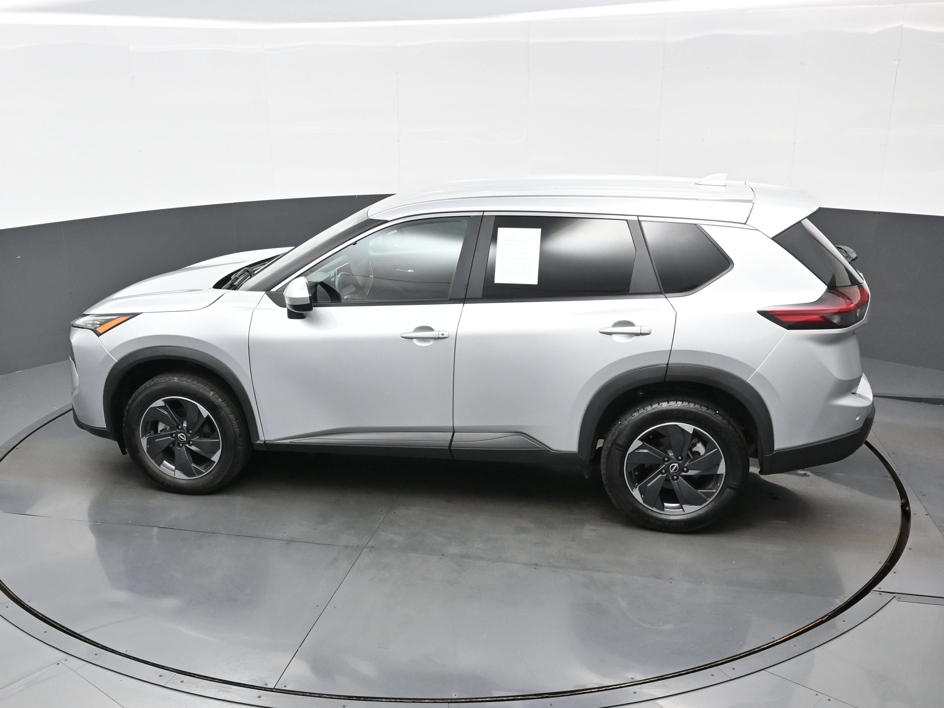 Used 2024 Nissan Rogue SV FWD image 34