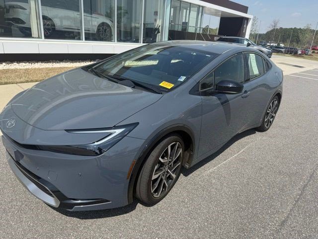 Used 2024 Toyota Prius Prime XSE Premium image 2