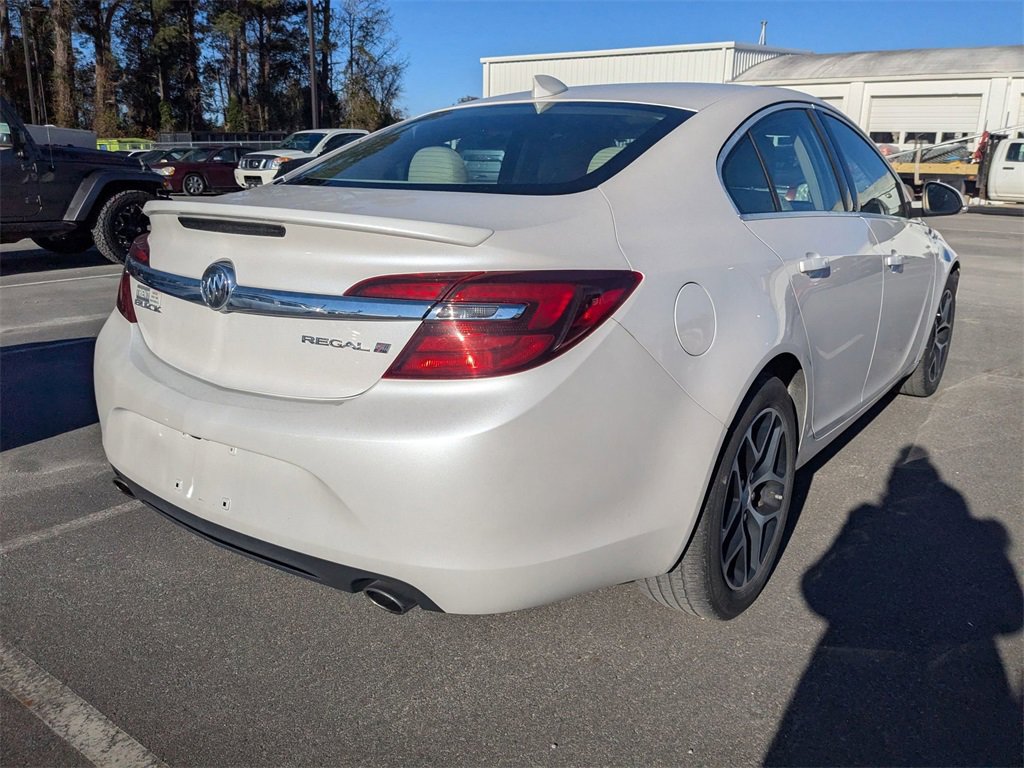Used 2017 Buick Regal Sport Touring image 9