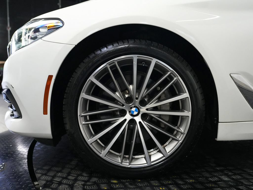 Used 2020 BMW 530i xDrive w/ Premium Package AWD/4WD image 9