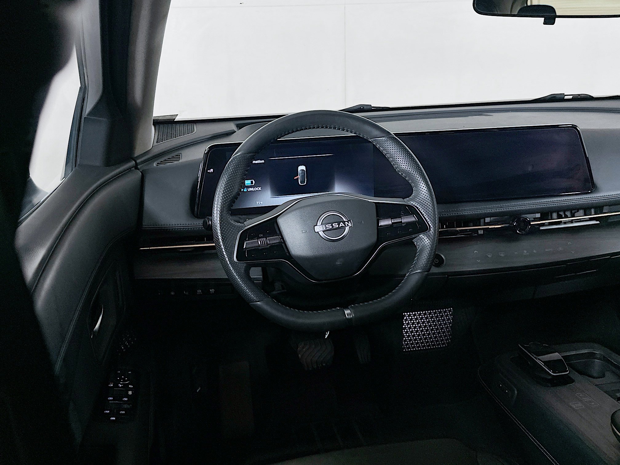 Used 2024 Nissan Ariya AWD image 18
