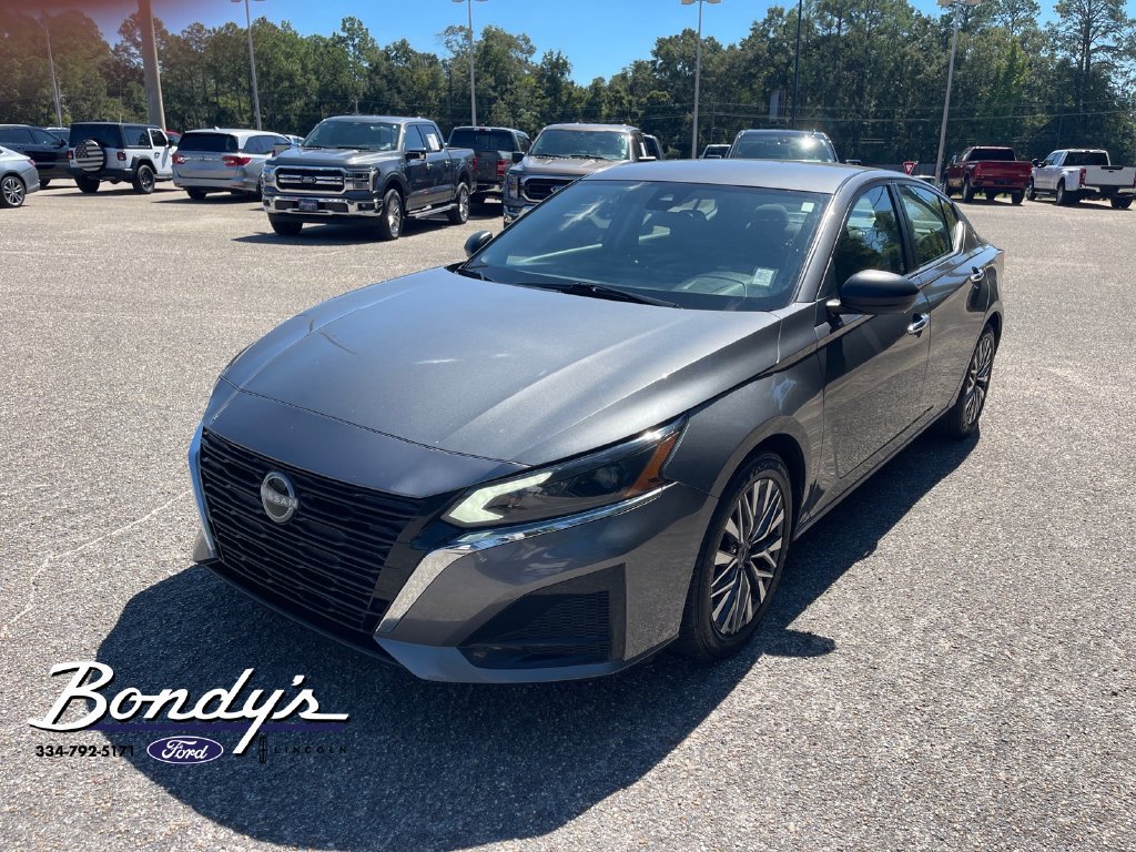 Used 2025 Nissan Altima 2.5 SV FWD image 3