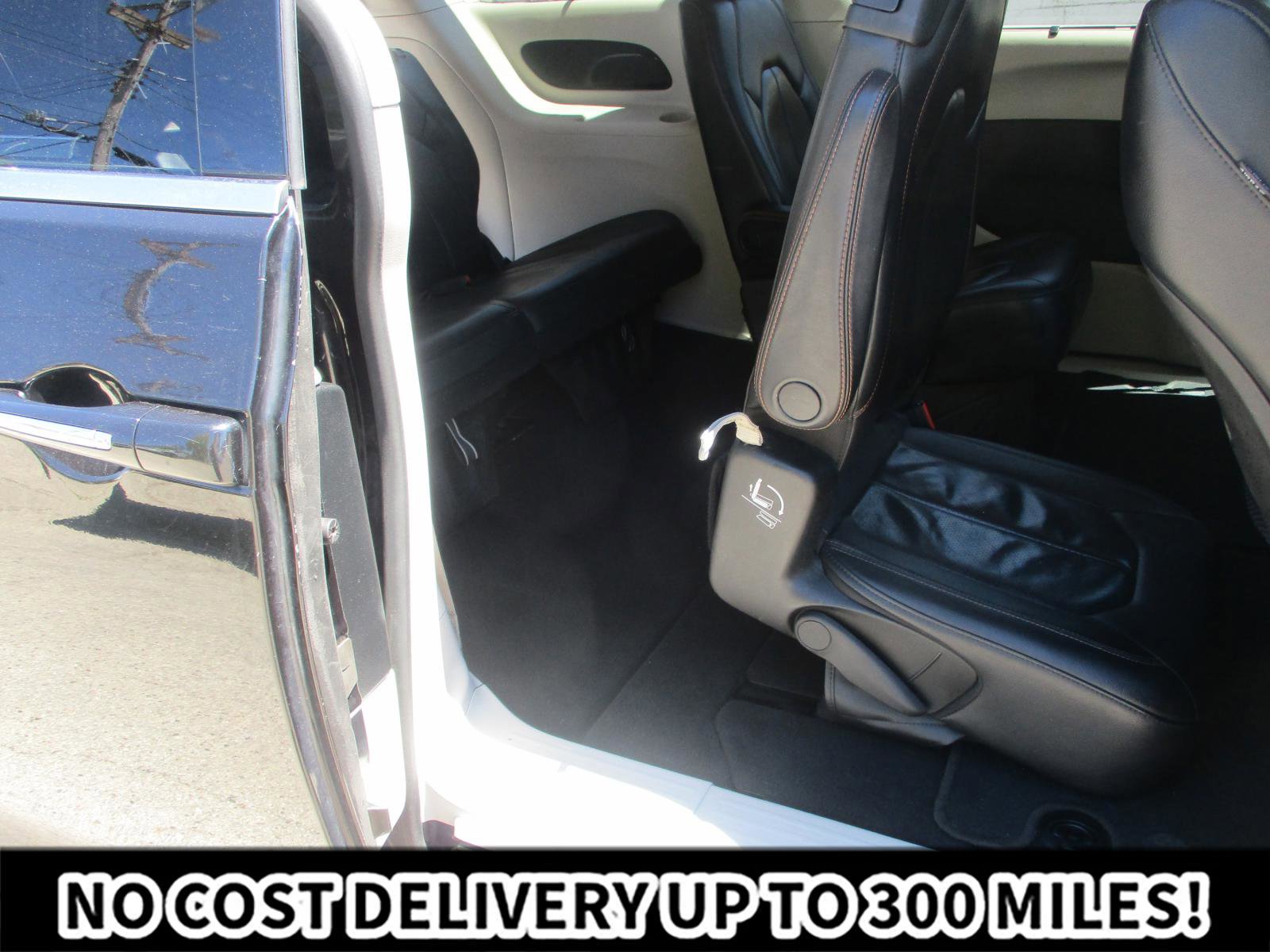 Used 2020 Chrysler Pacifica Touring-L FWD image 13