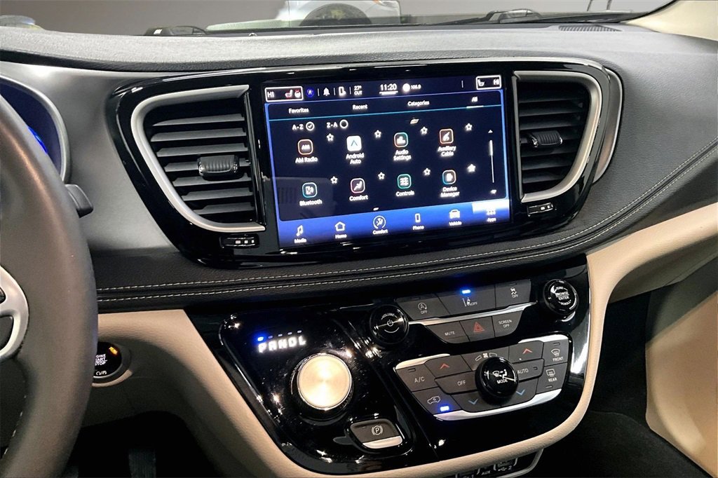 Used 2022 Chrysler Pacifica Touring-L image 10