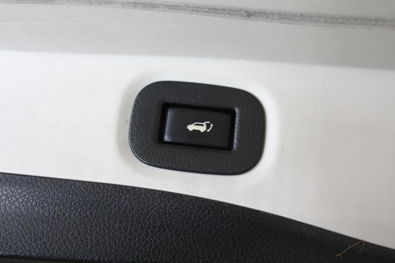 Used 2018 Nissan Rogue SV image 28