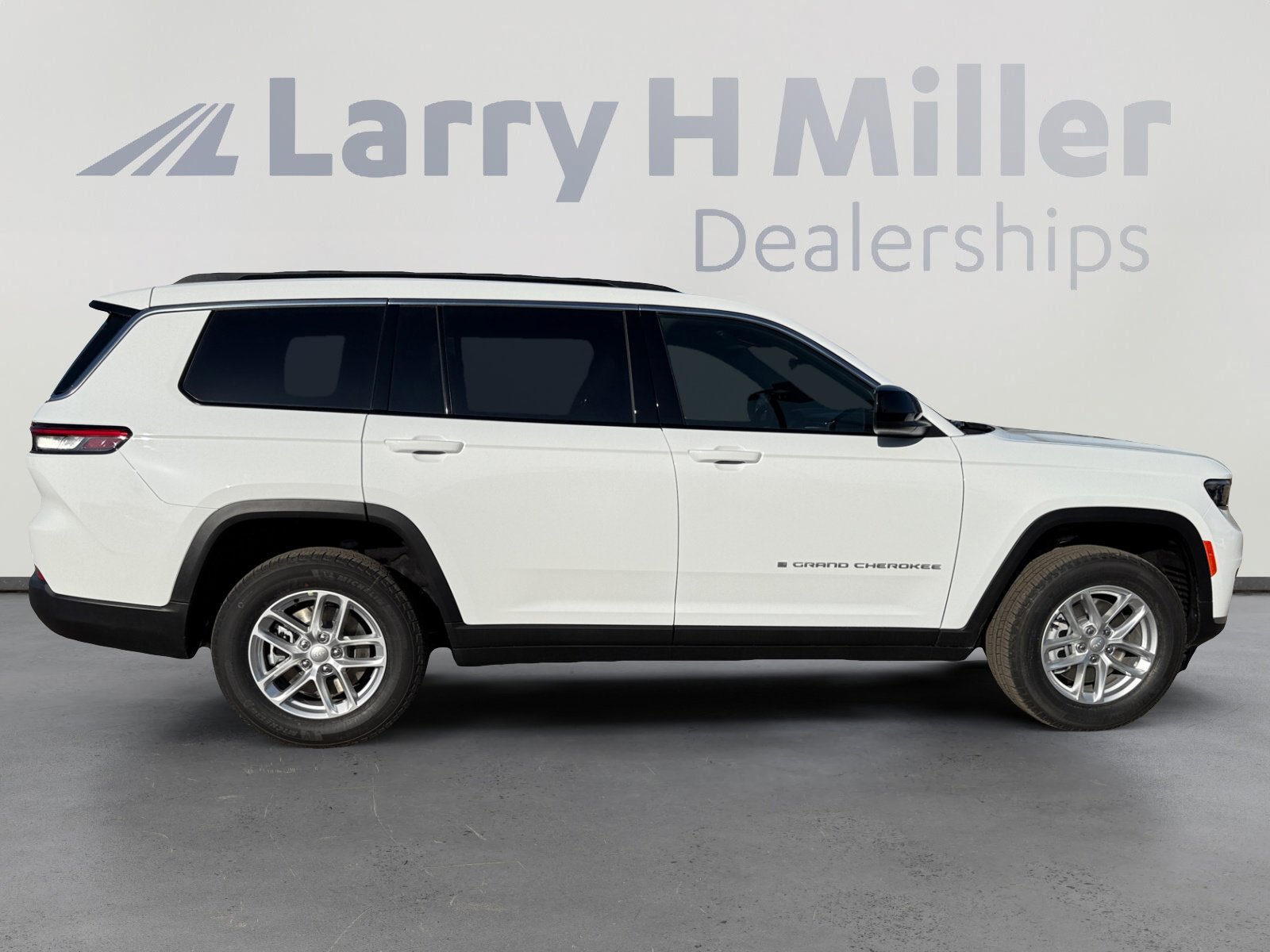 New 2025 Jeep Grand Cherokee L Laredo w/ Luxury Tech Group I image 6