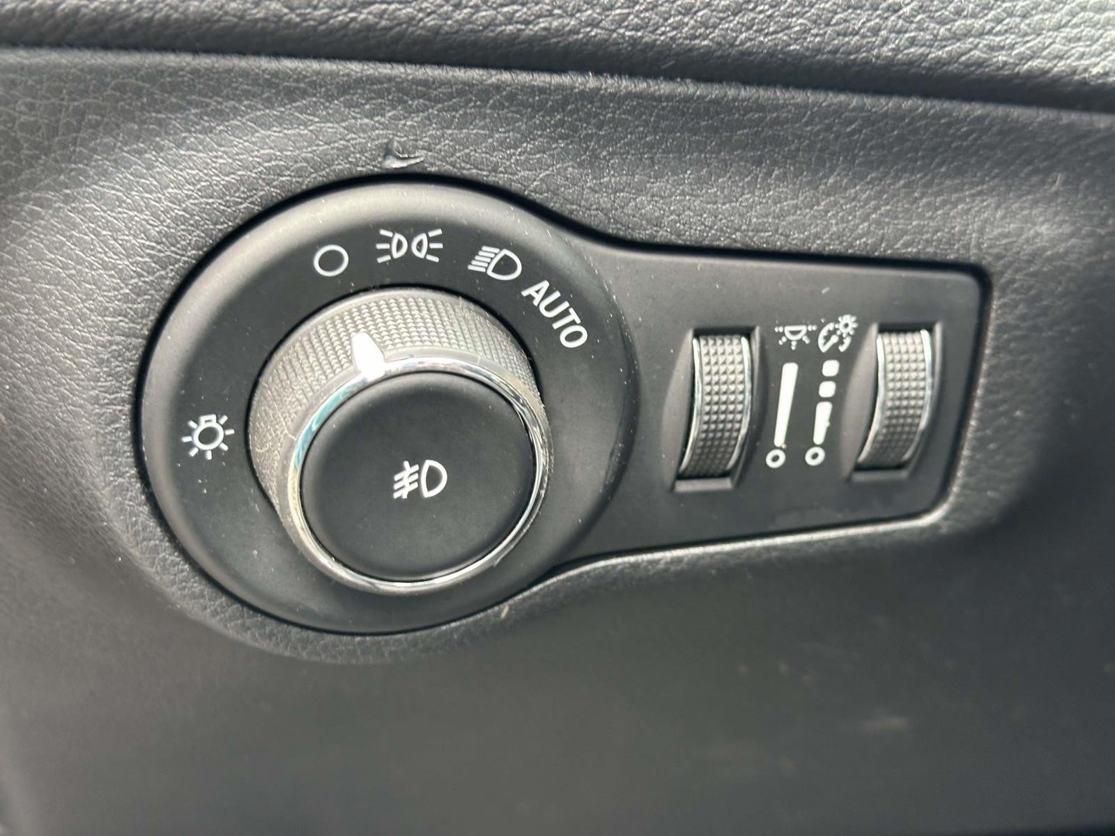 Used 2018 Jeep Compass Trailhawk w/ Leather Interior Group AWD/4WD image 24