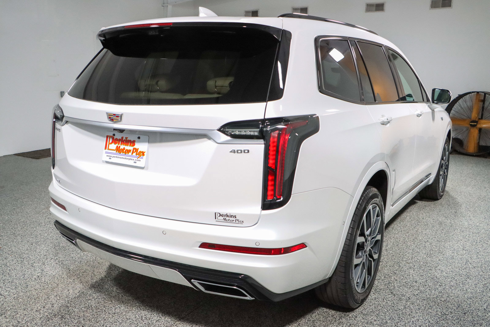 Used 2023 Cadillac XT6 Sport w/ Technology Package AWD/4WD image 7