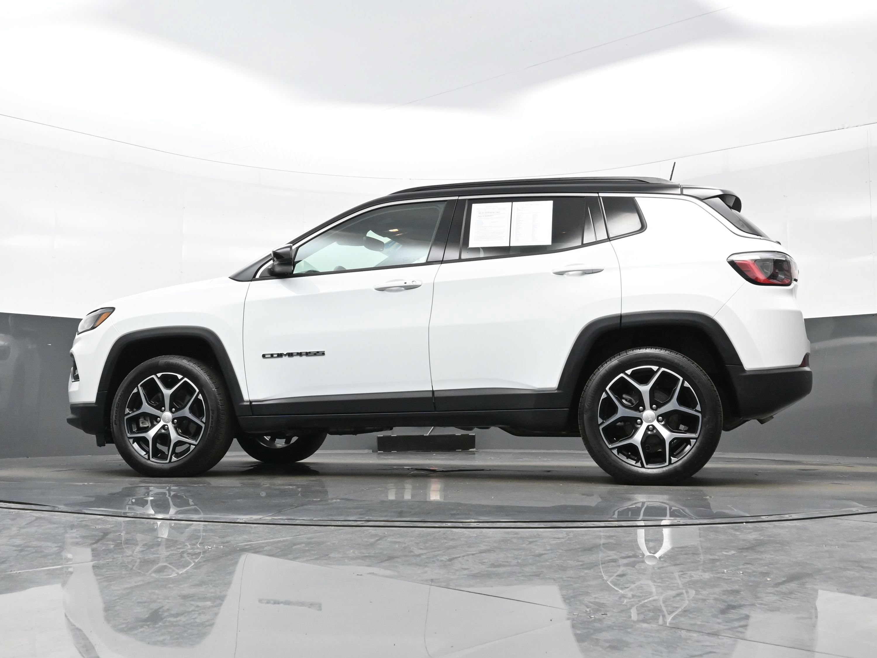 Used 2024 Jeep Compass Limited AWD/4WD image 29
