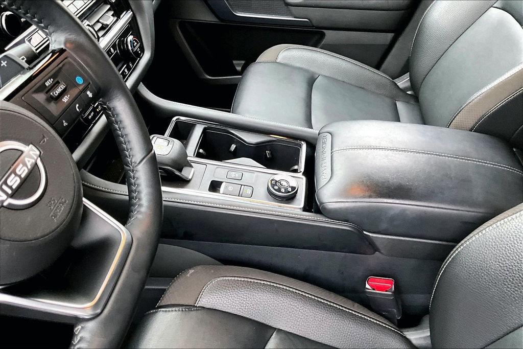 Used 2023 Nissan Pathfinder SL image 16