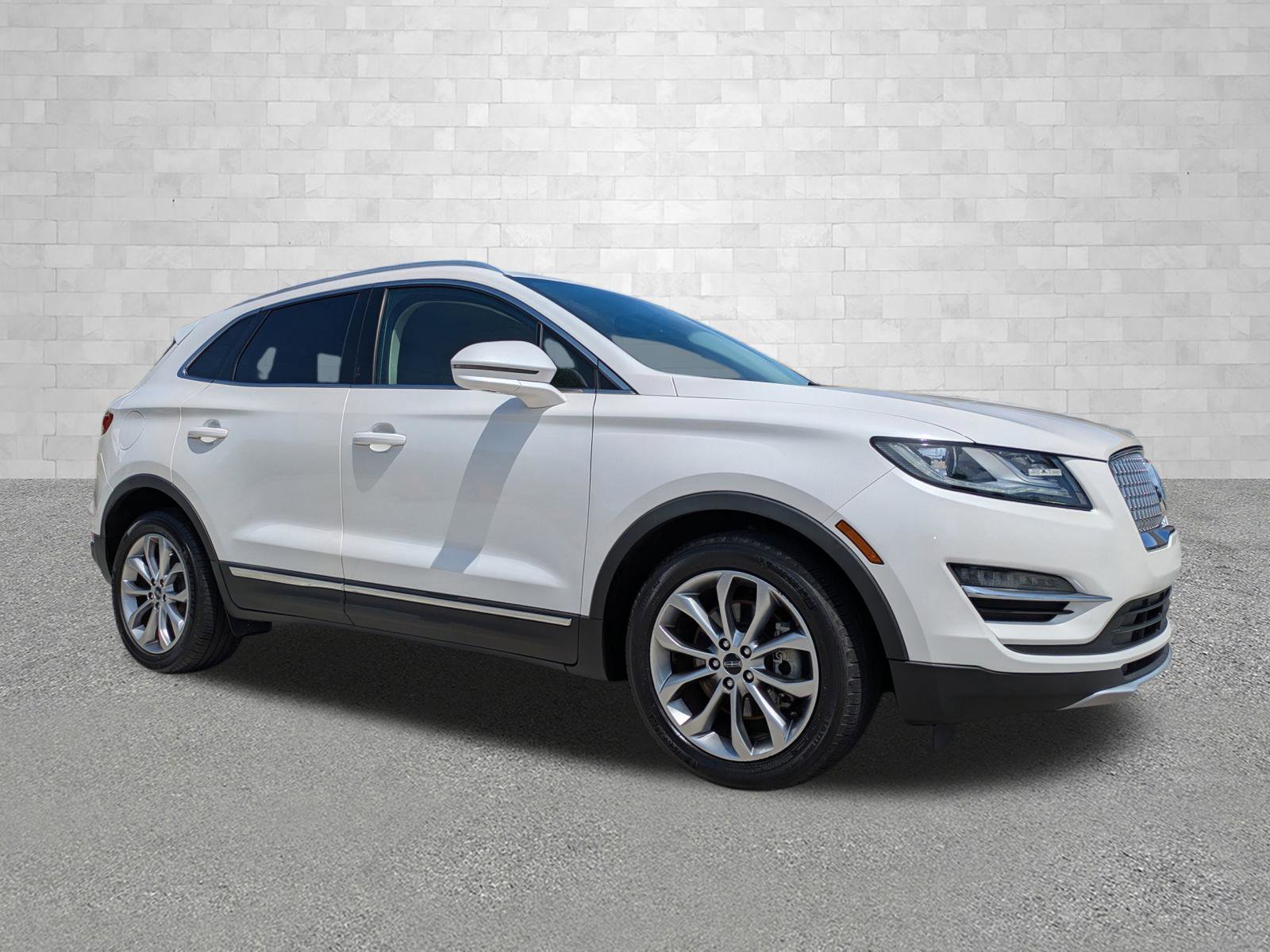 Used 2019 Lincoln MKC Select w/ Select Plus Package FWD image 1