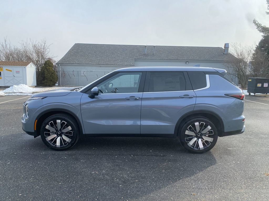 New 2026 Mitsubishi Outlander SE image 9