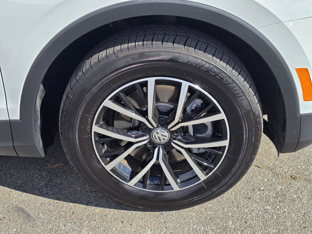 Used 2021 Volkswagen Tiguan SE FWD image 9