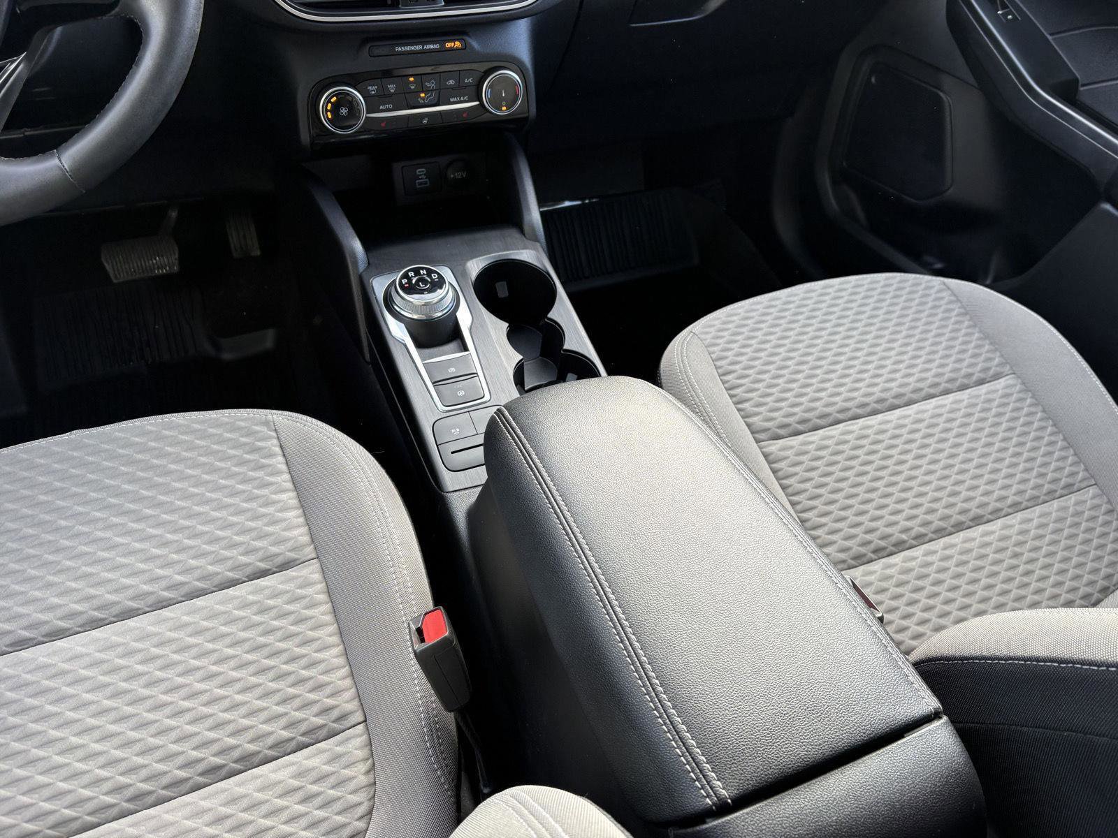 Used 2022 Ford Escape SE w/ Cold Weather Package image 14