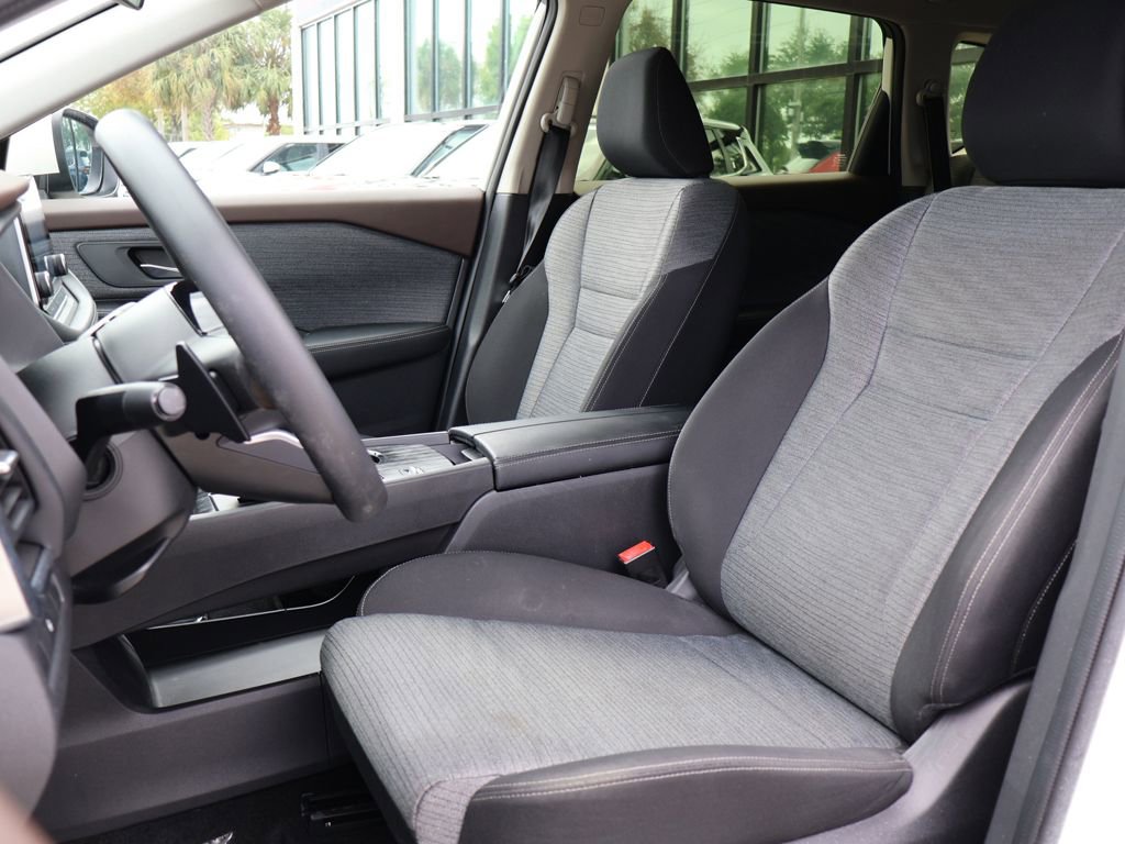 Used 2023 Nissan Rogue SV FWD image 25