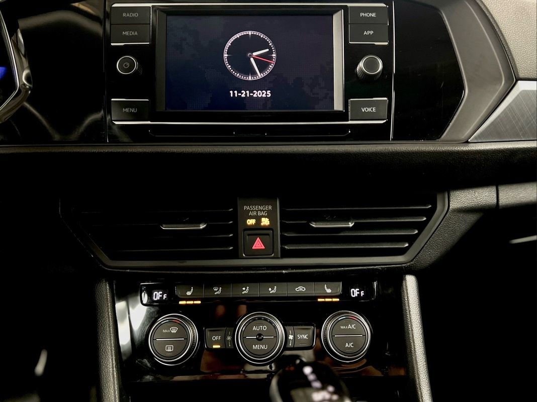 Used 2024 Volkswagen Jetta SE image 29