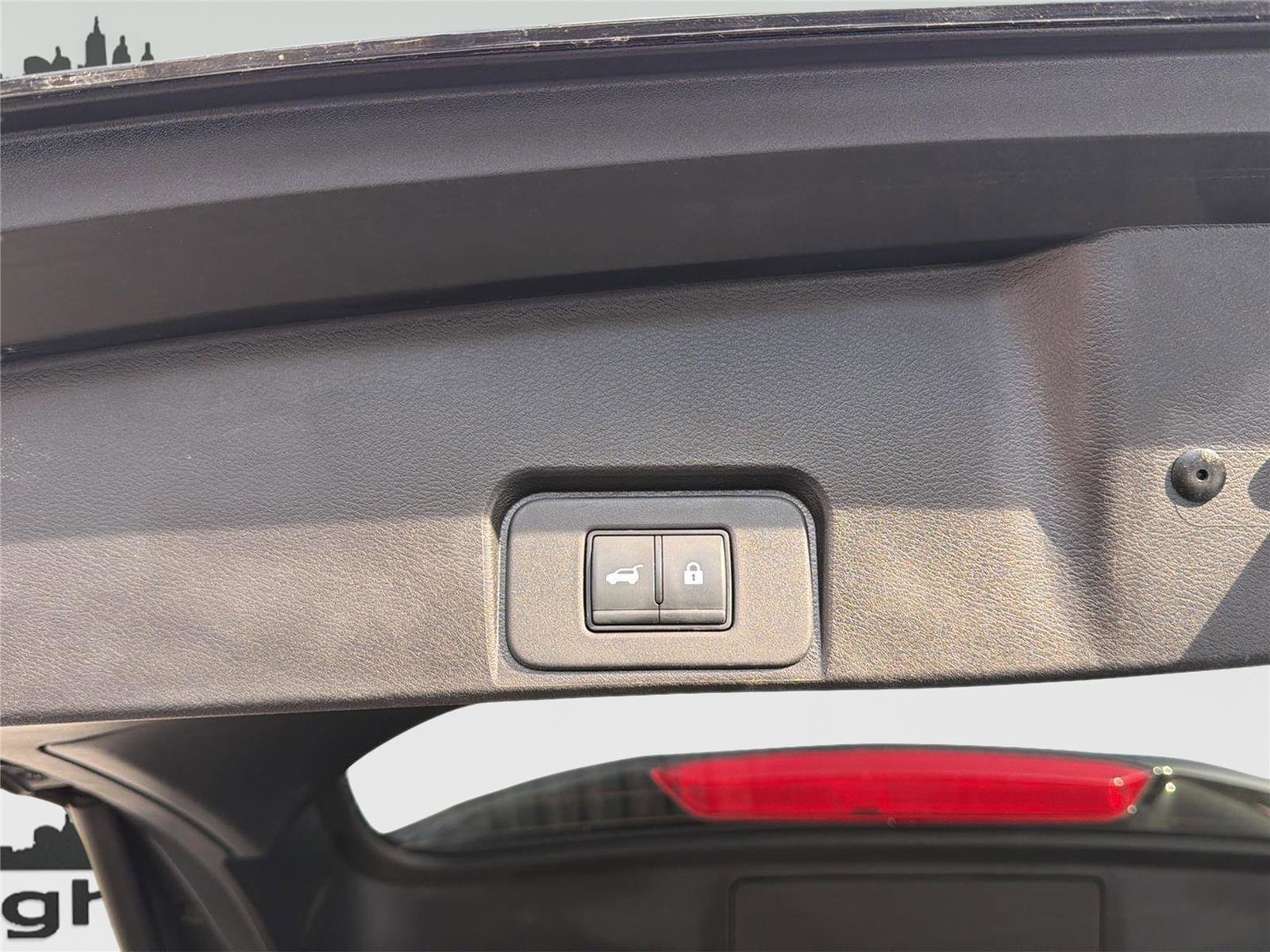 Used 2025 Nissan Rogue SV image 28