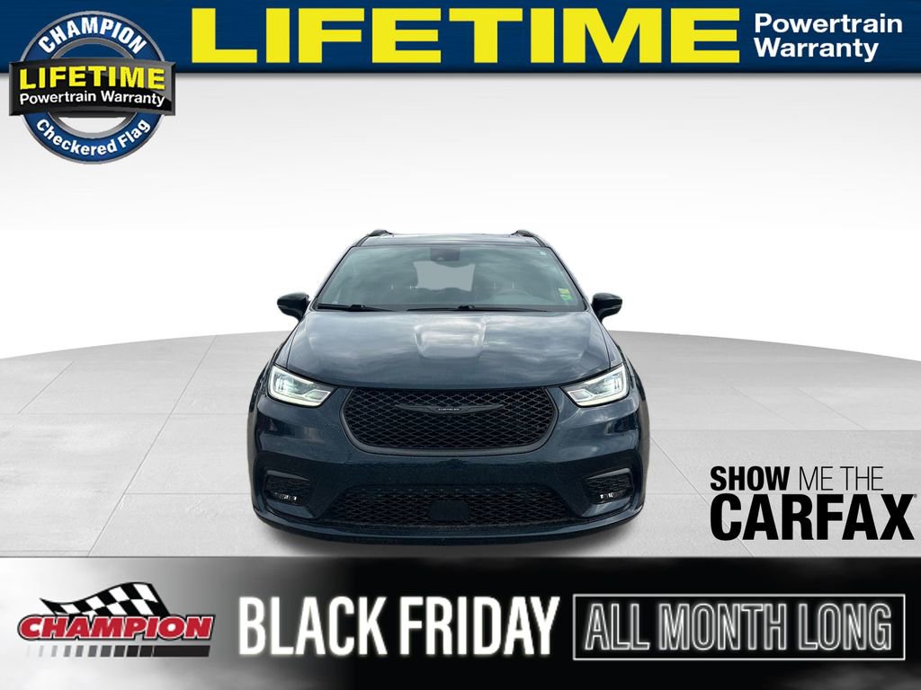 Used 2023 Chrysler Pacifica Limited w/ Uconnect Theater Family Group