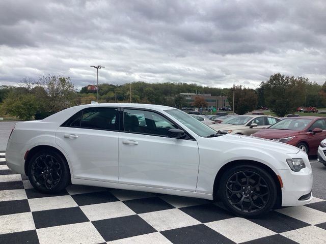 Used 2019 Chrysler 300 Touring w/ Sport Appearance Package image 5