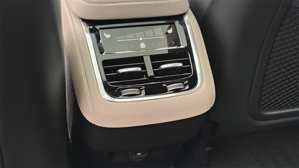 New 2026 Volvo XC90 B6 Plus image 33