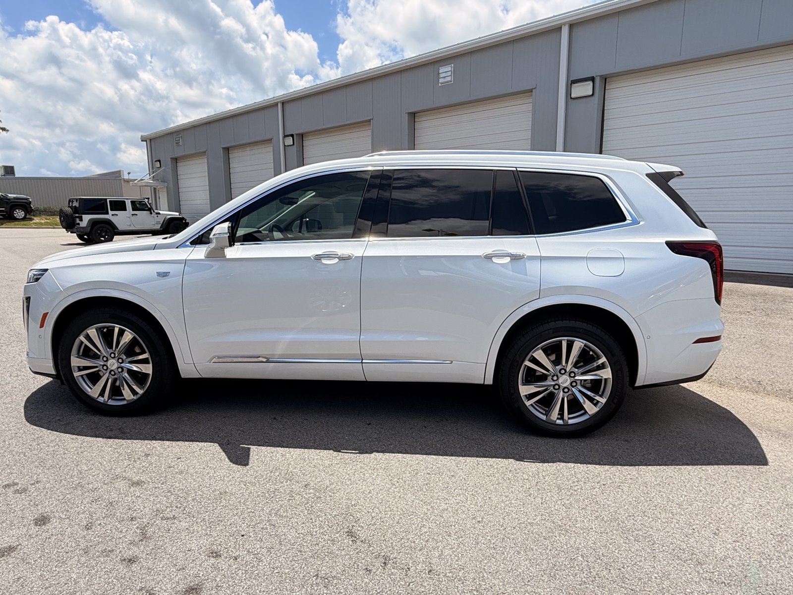 Used 2024 Cadillac XT6 Premium Luxury w/ Technology Package AWD/4WD image 9