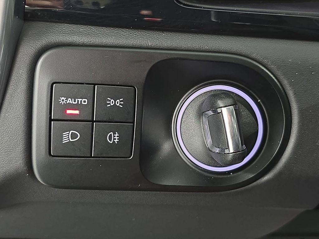Certified 2023 Porsche Cayenne Turbo S AWD/4WD image 22