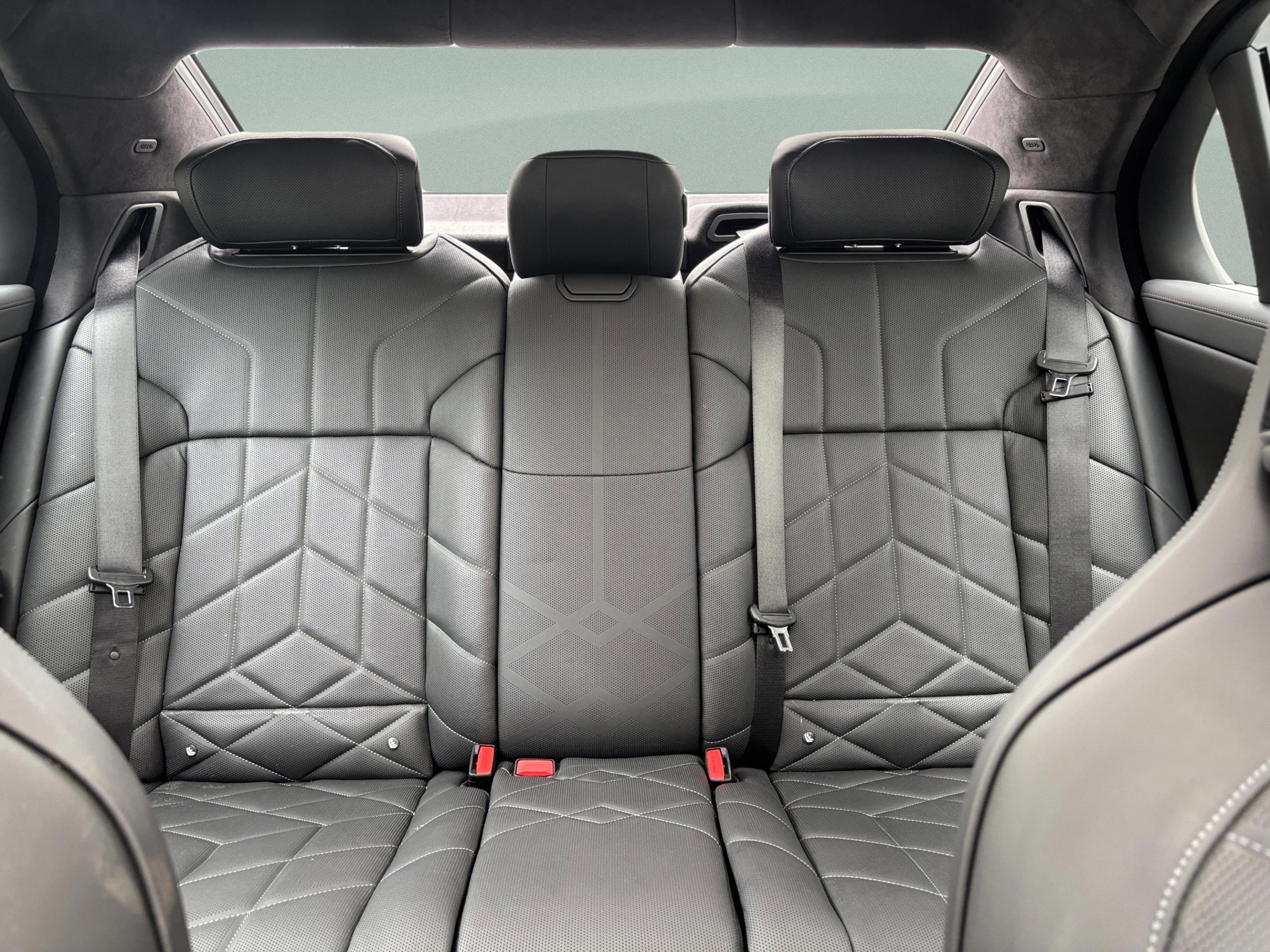 Used 2024 BMW i7 xDrive60 w/ Executive Package image 25